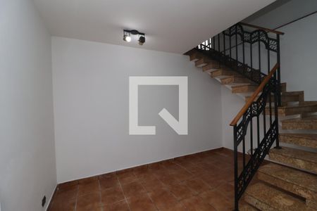 Sala de casa para alugar com 2 quartos, 150m² em Vila Carrão, São Paulo