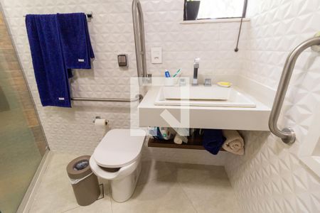 Apartamento para alugar com 140m², 3 quartos e 2 vagas Apartamento para alugar com 140m², 3 quartos e 2 vagasBanheiro do Corredor
