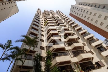 Apartamento para alugar com 140m², 3 quartos e 2 vagas Apartamento para alugar com 140m², 3 quartos e 2 vagasFachada