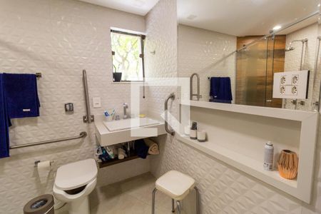 Apartamento para alugar com 140m², 3 quartos e 2 vagas Apartamento para alugar com 140m², 3 quartos e 2 vagasBanheiro do Corredor