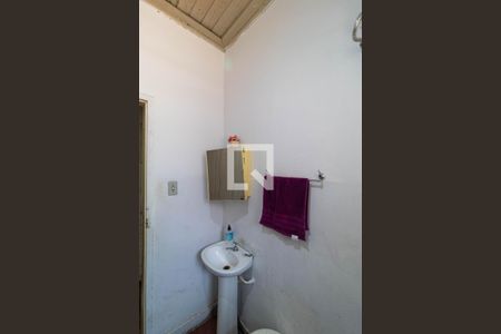 Casa à venda com 110m², 3 quartos e sem vaga Casa à venda com 110m², 3 quartos e sem vagaBanheiro