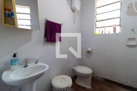 Casa à venda com 110m², 3 quartos e sem vaga Casa à venda com 110m², 3 quartos e sem vagaBanheiro