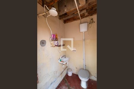 Casa à venda com 110m², 3 quartos e sem vaga Casa à venda com 110m², 3 quartos e sem vagaBanheiro da Edícula