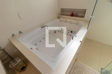 Casa de condomínio à venda com 352m², 4 quartos e 4 vagasBanheiro da suíte 1