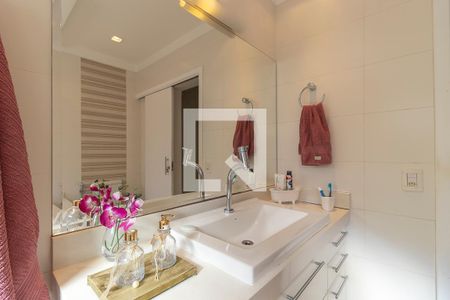 Casa de condomínio à venda com 352m², 4 quartos e 4 vagasBanheiro da suíte 1