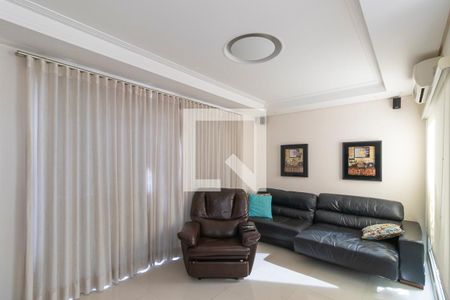 Sala de TV de casa de condomínio à venda com 4 quartos, 352m² em Swiss Park, Campinas