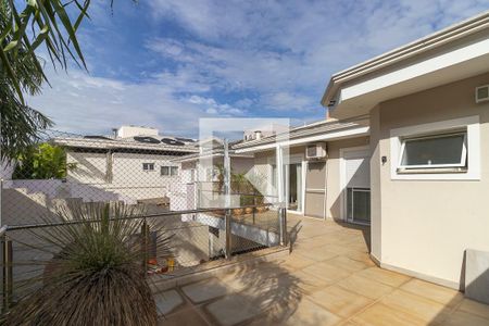 Casa de condomínio à venda com 352m², 4 quartos e 4 vagasVaranda das suítes 1 e 2