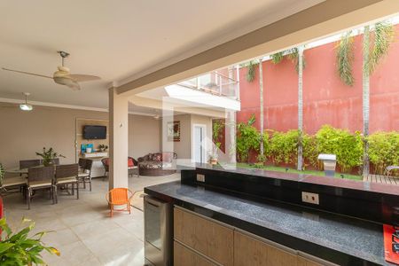 Casa de condomínio à venda com 352m², 4 quartos e 4 vagasQuintal com churrasqueira e piscina