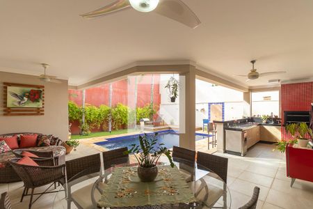 Casa de condomínio à venda com 352m², 4 quartos e 4 vagasQuintal com churrasqueira e piscina