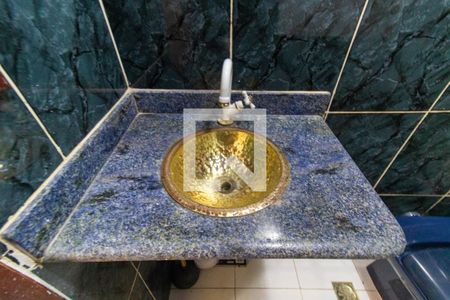 Casa à venda com 270m², 3 quartos e 3 vagas Casa à venda com 270m², 3 quartos e 3 vagasBanheiro 2