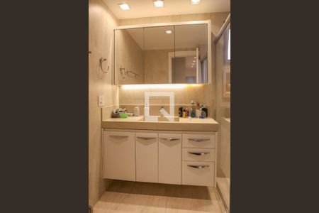 Apartamento à venda com 174m², 3 quartos e 3 vagas Apartamento à venda com 174m², 3 quartos e 3 vagasBanheiro da Suíte 1