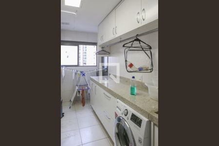 Apartamento à venda com 174m², 3 quartos e 3 vagas Apartamento à venda com 174m², 3 quartos e 3 vagasÁrea de Serviço