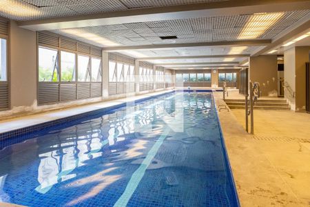 Apartamento à venda com 174m², 3 quartos e 3 vagas Apartamento à venda com 174m², 3 quartos e 3 vagasÁrea comum - Piscina