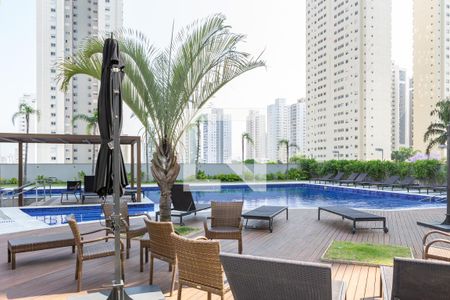 Apartamento à venda com 174m², 3 quartos e 3 vagas Apartamento à venda com 174m², 3 quartos e 3 vagasÁrea comum - Piscina