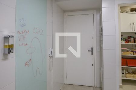 Apartamento à venda com 174m², 3 quartos e 3 vagas Apartamento à venda com 174m², 3 quartos e 3 vagasCozinha