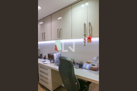 Apartamento à venda com 174m², 3 quartos e 3 vagas Apartamento à venda com 174m², 3 quartos e 3 vagasEscritório