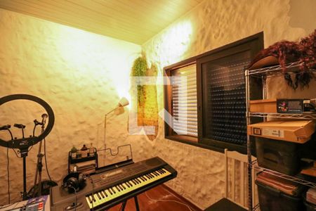 Casa à venda com 252m², 2 quartos e 5 vagas Casa à venda com 252m², 2 quartos e 5 vagasQuarto