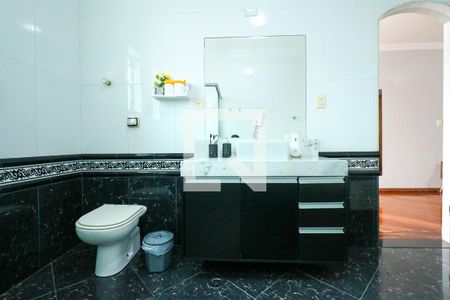 Casa à venda com 348m², 3 quartos e 5 vagasBanheiro da Suíte