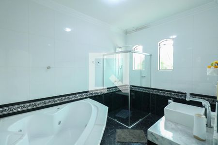 Casa à venda com 348m², 3 quartos e 5 vagasBanheiro da Suíte