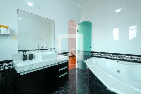 Casa à venda com 348m², 3 quartos e 5 vagasBanheiro da Suíte