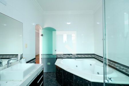 Casa à venda com 348m², 3 quartos e 5 vagasBanheiro da Suíte