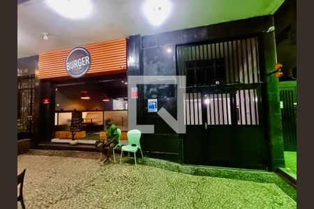 Apartamento à venda com 173m², 3 quartos e sem vaga Apartamento à venda com 173m², 3 quartos e sem vagaFachada com cartaz QA