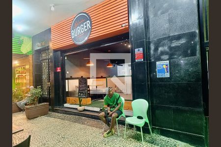 Apartamento à venda com 173m², 3 quartos e sem vaga Apartamento à venda com 173m², 3 quartos e sem vagaFachada com cartaz QA