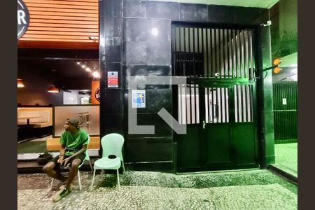 Apartamento à venda com 173m², 3 quartos e sem vaga Apartamento à venda com 173m², 3 quartos e sem vagaFachada com cartaz QA