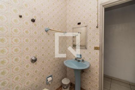 Casa à venda com 250m², 6 quartos e 4 vagasBanheiro 2