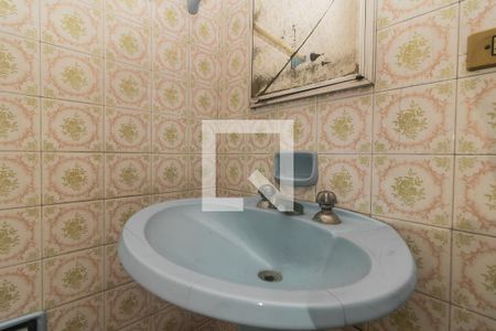 Casa à venda com 250m², 6 quartos e 4 vagasBanheiro 2