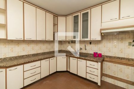 Casa à venda com 250m², 6 quartos e 4 vagasCozinha