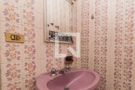 Casa à venda com 250m², 6 quartos e 4 vagasBanheiro 1