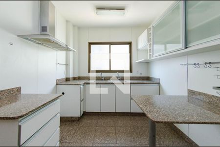 Apartamento à venda com 128m², 4 quartos e 4 vagasCozinha