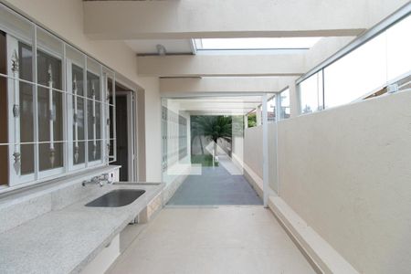 Casa para alugar com 400m², 4 quartos e 10 vagas Casa para alugar com 400m², 4 quartos e 10 vagasÁrea de Serviço