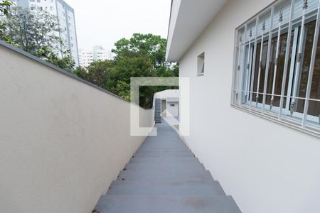 Casa para alugar com 400m², 4 quartos e 10 vagas Casa para alugar com 400m², 4 quartos e 10 vagasEscada Externa