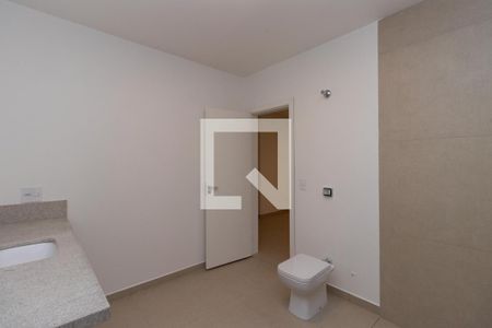 Casa para alugar com 400m², 4 quartos e 10 vagas Casa para alugar com 400m², 4 quartos e 10 vagasBanheiro da Suíte 2