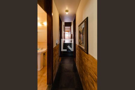 Casa à venda com 305m², 7 quartos e 3 vagasCorredor