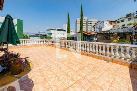 Casa à venda com 305m², 7 quartos e 3 vagasTerraço