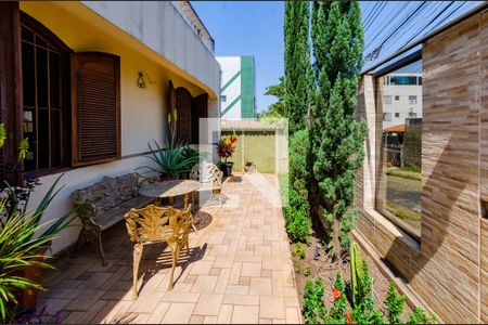 Casa à venda com 305m², 7 quartos e 3 vagasGaragem