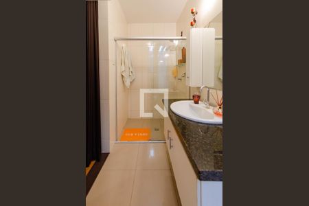 Casa à venda com 305m², 7 quartos e 3 vagasBanheiro suíte 1