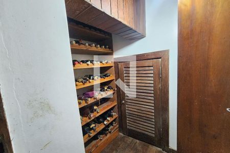 Casa à venda com 400m², 4 quartos e 3 vagasAdega da Suíte 2