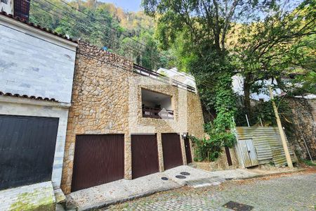Casa à venda com 400m², 4 quartos e 3 vagasFachada