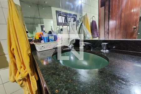 Casa à venda com 400m², 4 quartos e 3 vagasBanheiro da Suíte 2