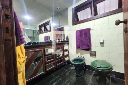 Casa à venda com 400m², 4 quartos e 3 vagasBanheiro da Suíte 2