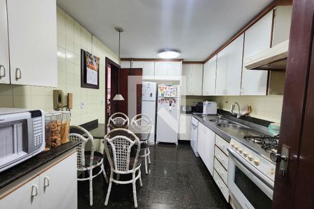 Casa à venda com 400m², 4 quartos e 3 vagasCozinha