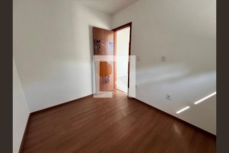 Quarto 01 de apartamento para alugar com 2 quartos, 42m² em Taquara, Rio de Janeiro