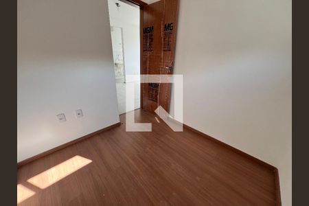 Quarto 02 de apartamento para alugar com 2 quartos, 42m² em Taquara, Rio de Janeiro