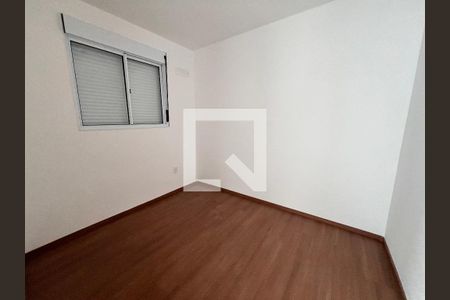 Quarto 01 de apartamento para alugar com 2 quartos, 42m² em Taquara, Rio de Janeiro