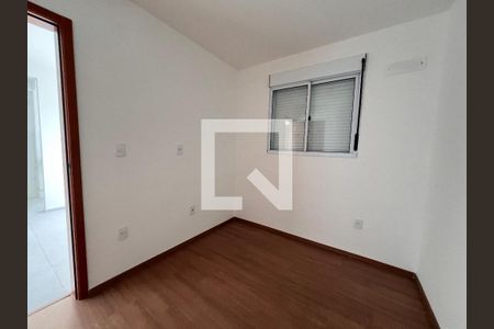 Quarto 01 de apartamento para alugar com 2 quartos, 42m² em Taquara, Rio de Janeiro