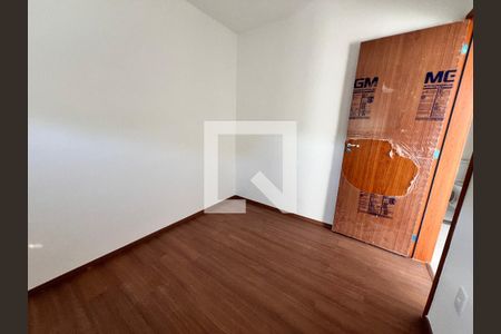 Quarto 01 de apartamento para alugar com 2 quartos, 42m² em Taquara, Rio de Janeiro